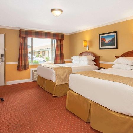 Travelodge By Wyndham Hawthorne Extérieur photo
