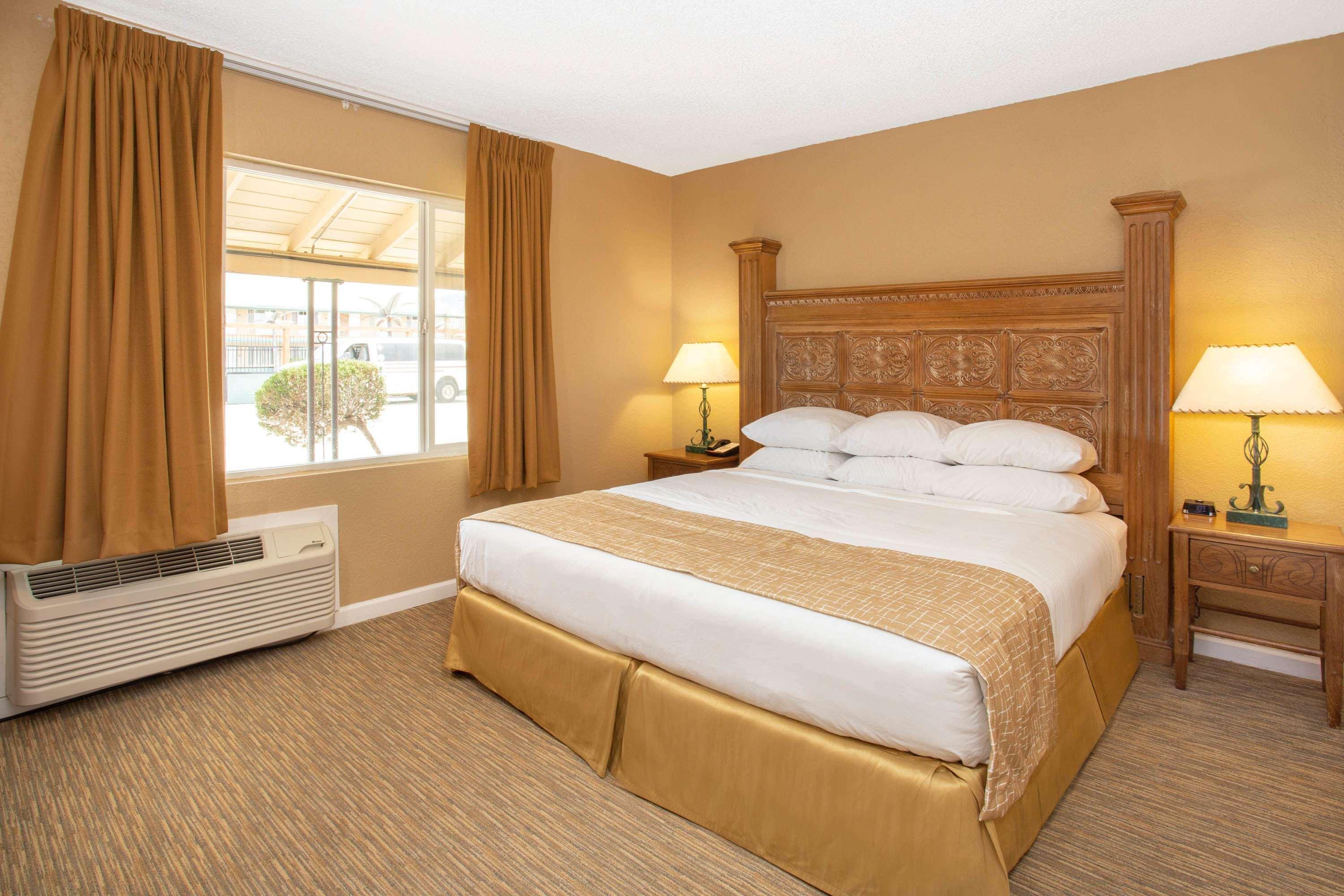 Travelodge By Wyndham Hawthorne Extérieur photo