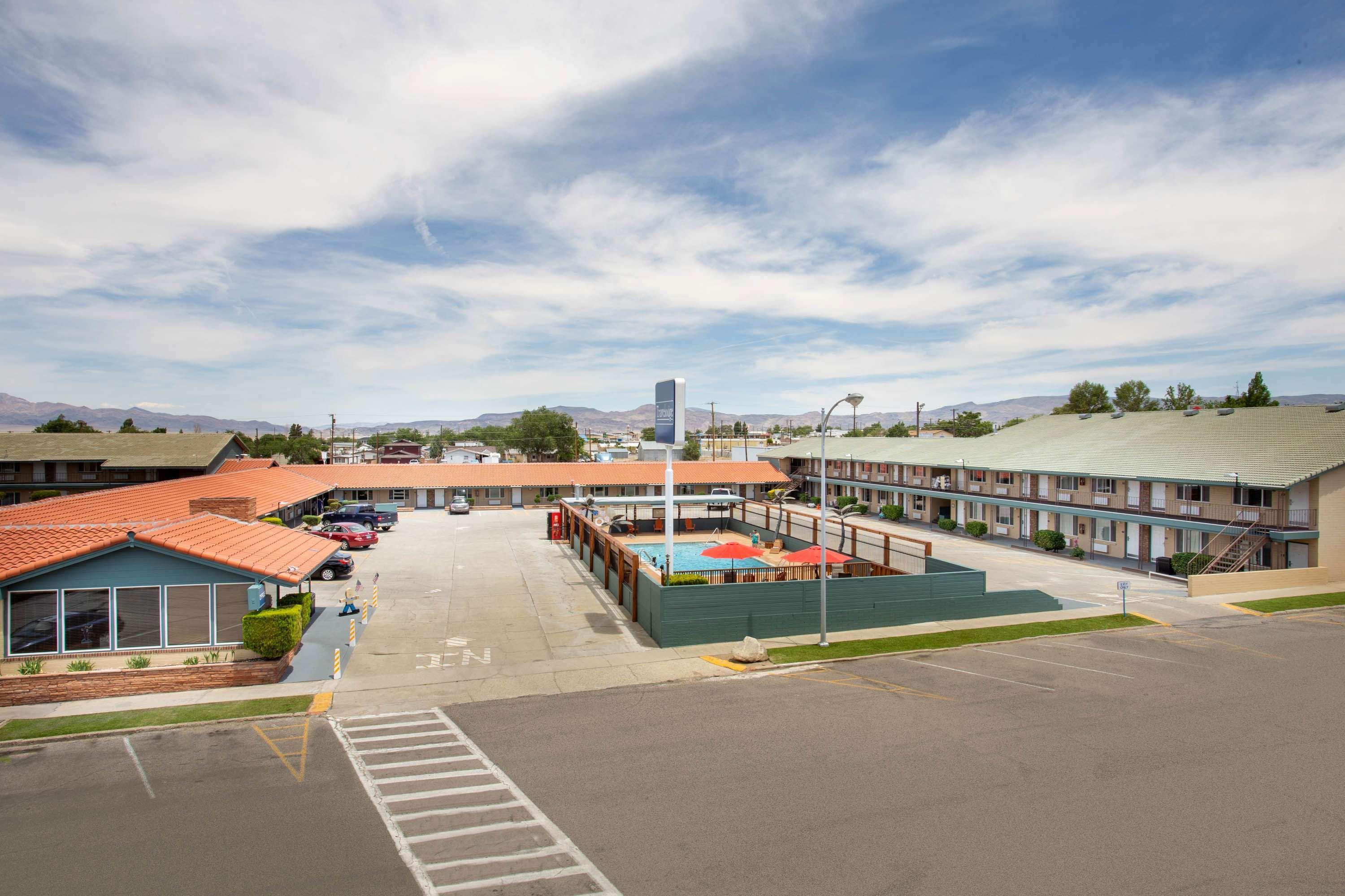 Travelodge By Wyndham Hawthorne Extérieur photo