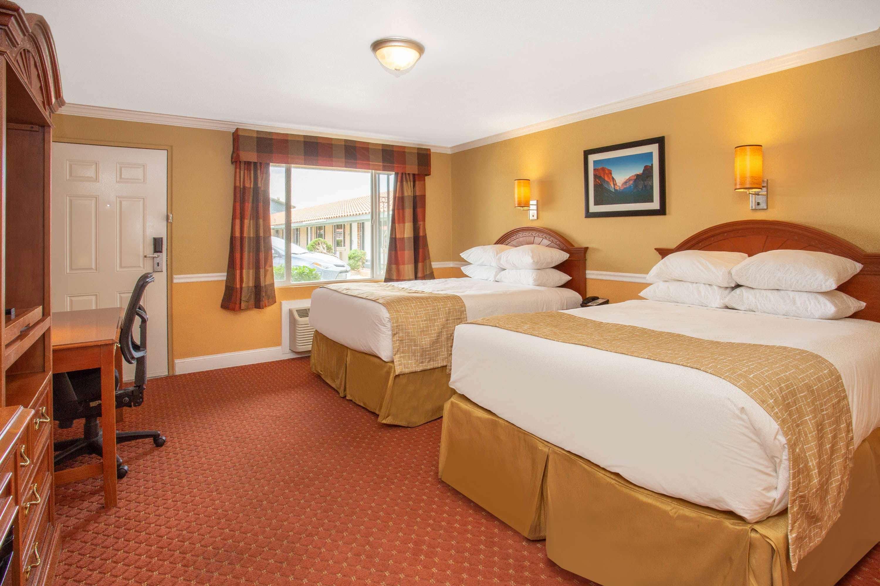 Travelodge By Wyndham Hawthorne Extérieur photo