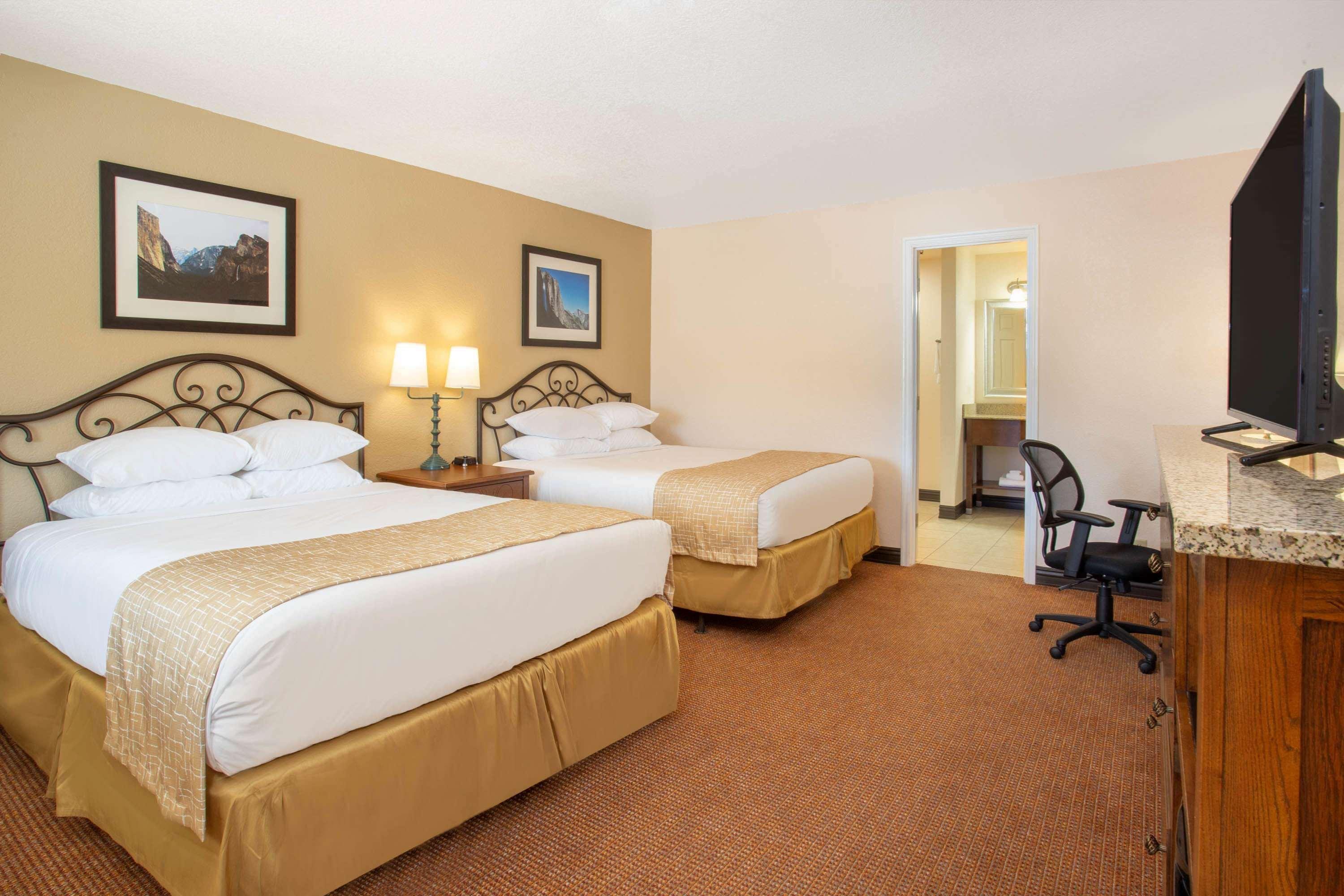 Travelodge By Wyndham Hawthorne Extérieur photo