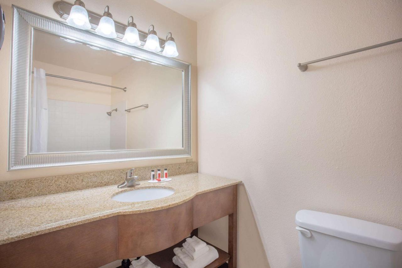 Travelodge By Wyndham Hawthorne Extérieur photo