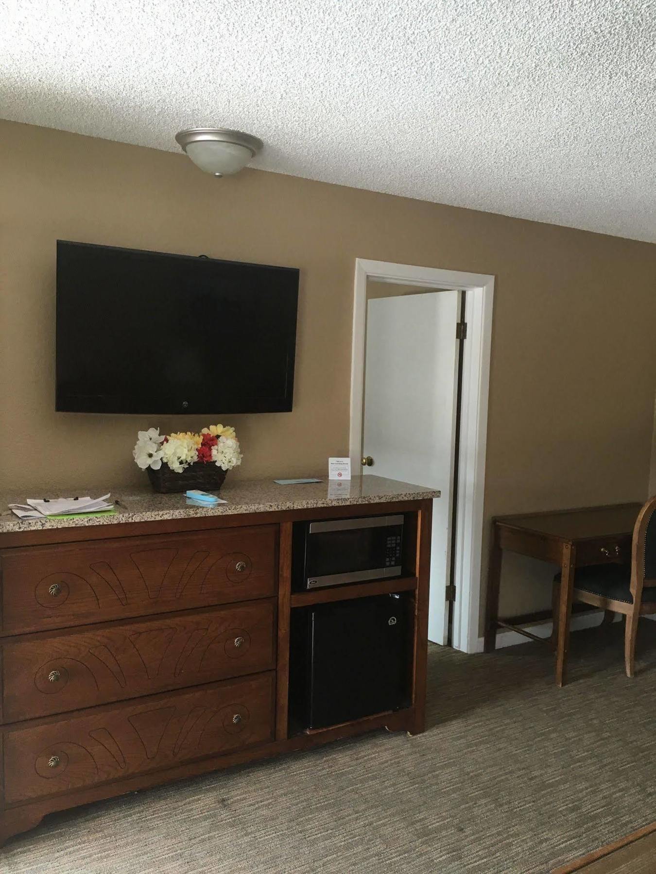 Travelodge By Wyndham Hawthorne Extérieur photo